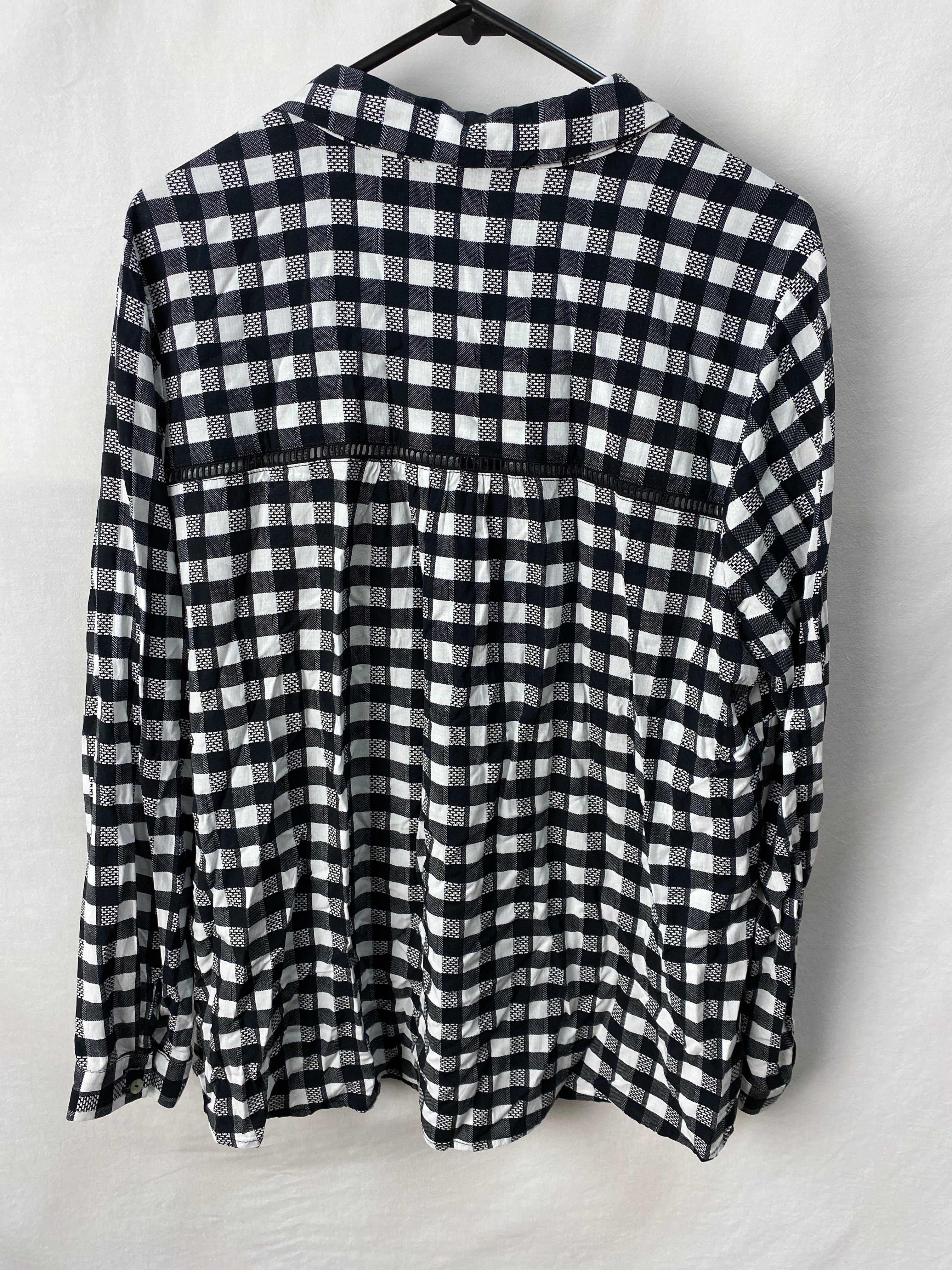 Blue illusion Womens Top Size XL - Image 2