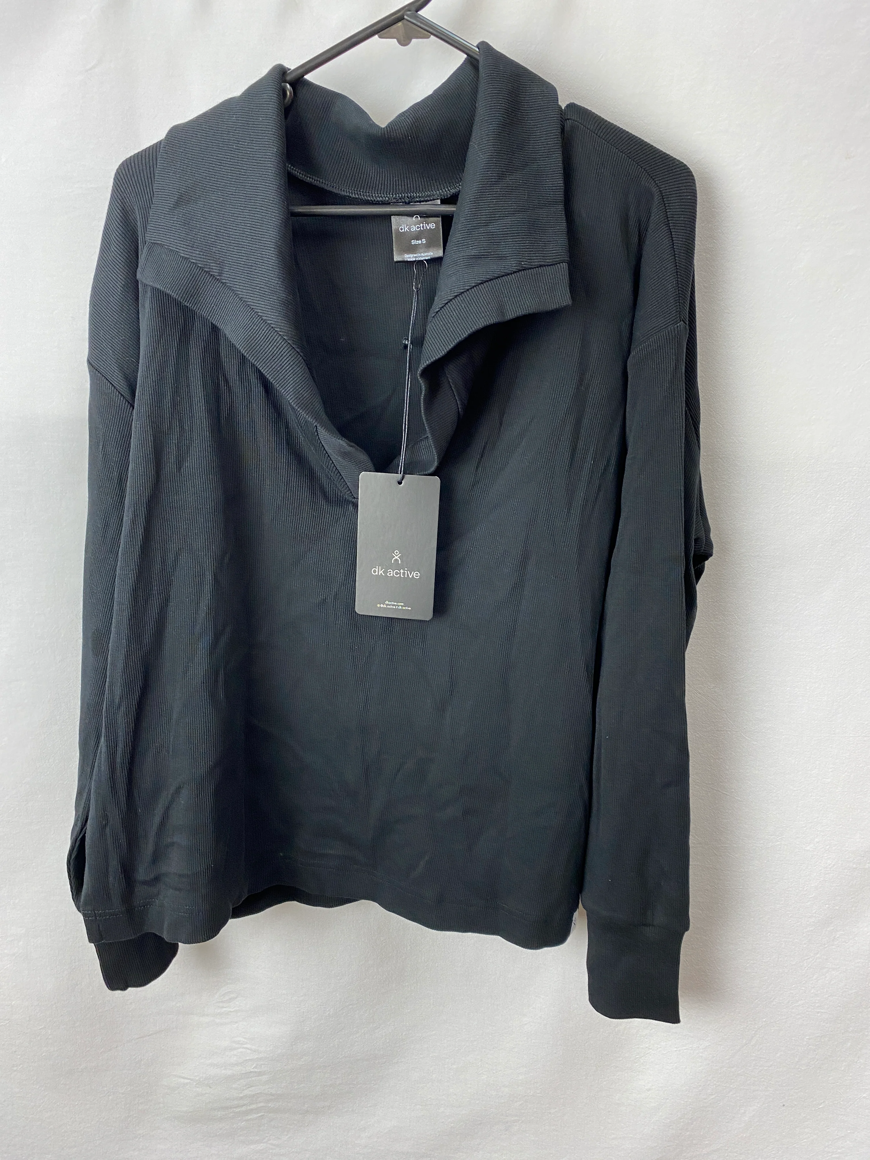 DK Active Womens Top Size S BNWT