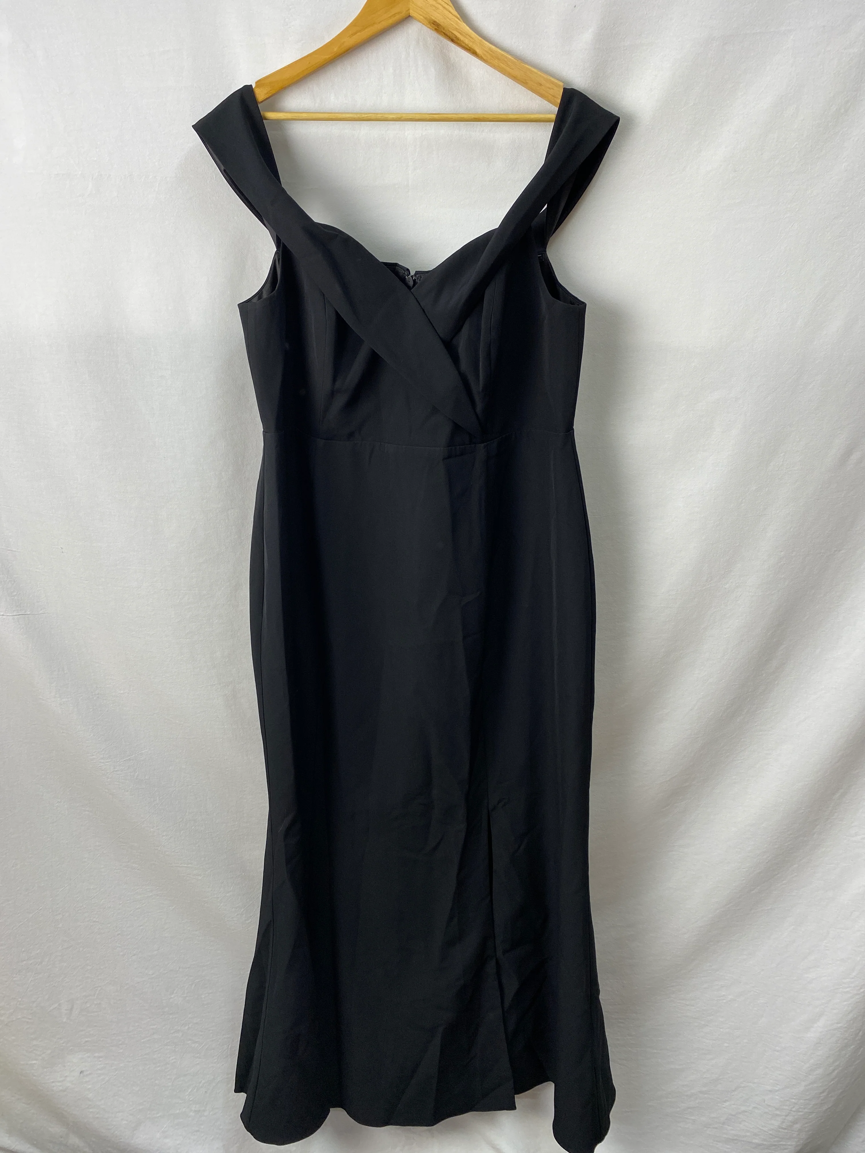 Forever New Womens Curve Dress Size 18 BNWT RRP$189.99