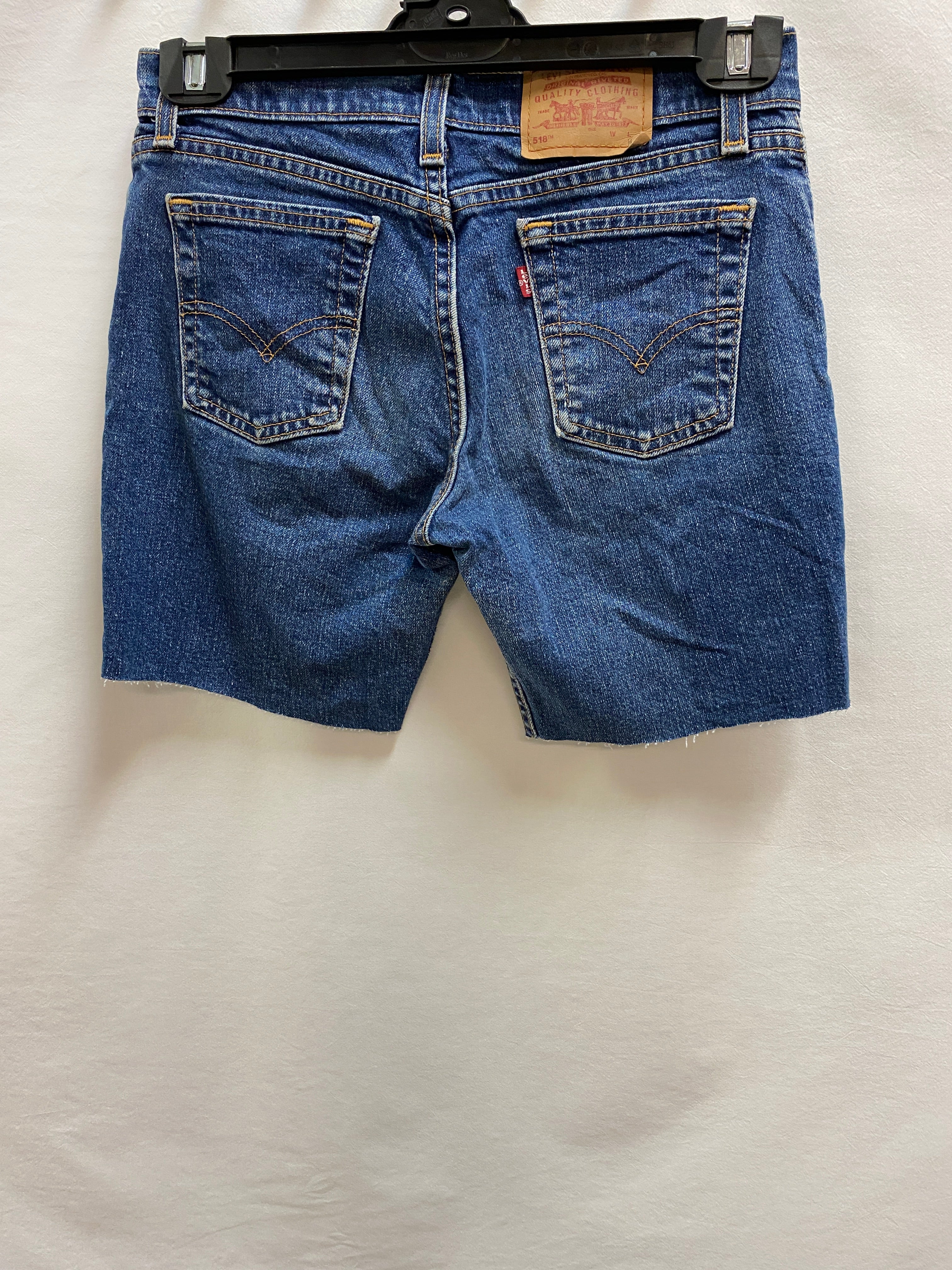 Levis cut off Womens Shorts Size 7 - Image 2