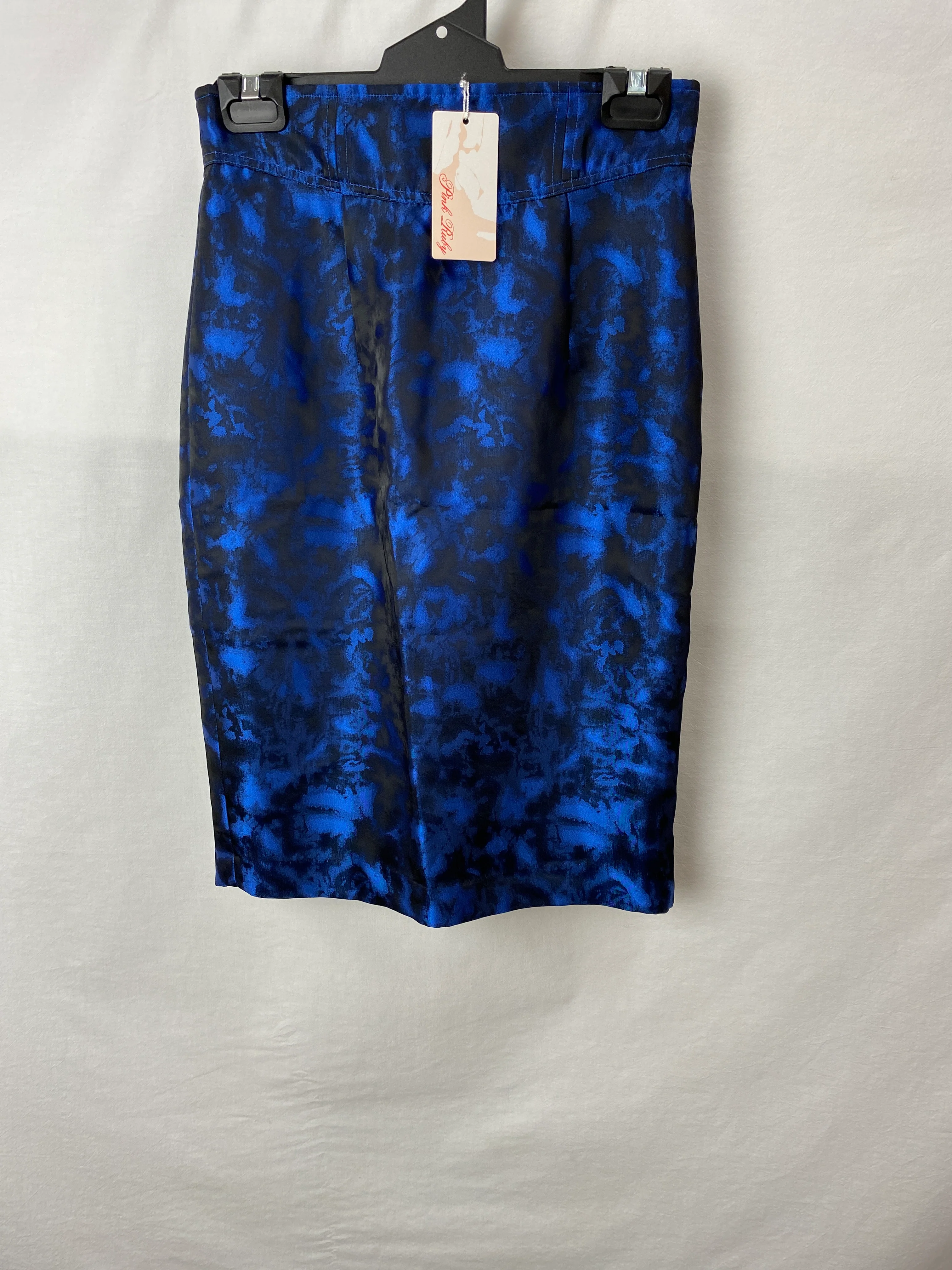 Pink Lady Womens skirt Size 8 BNWT