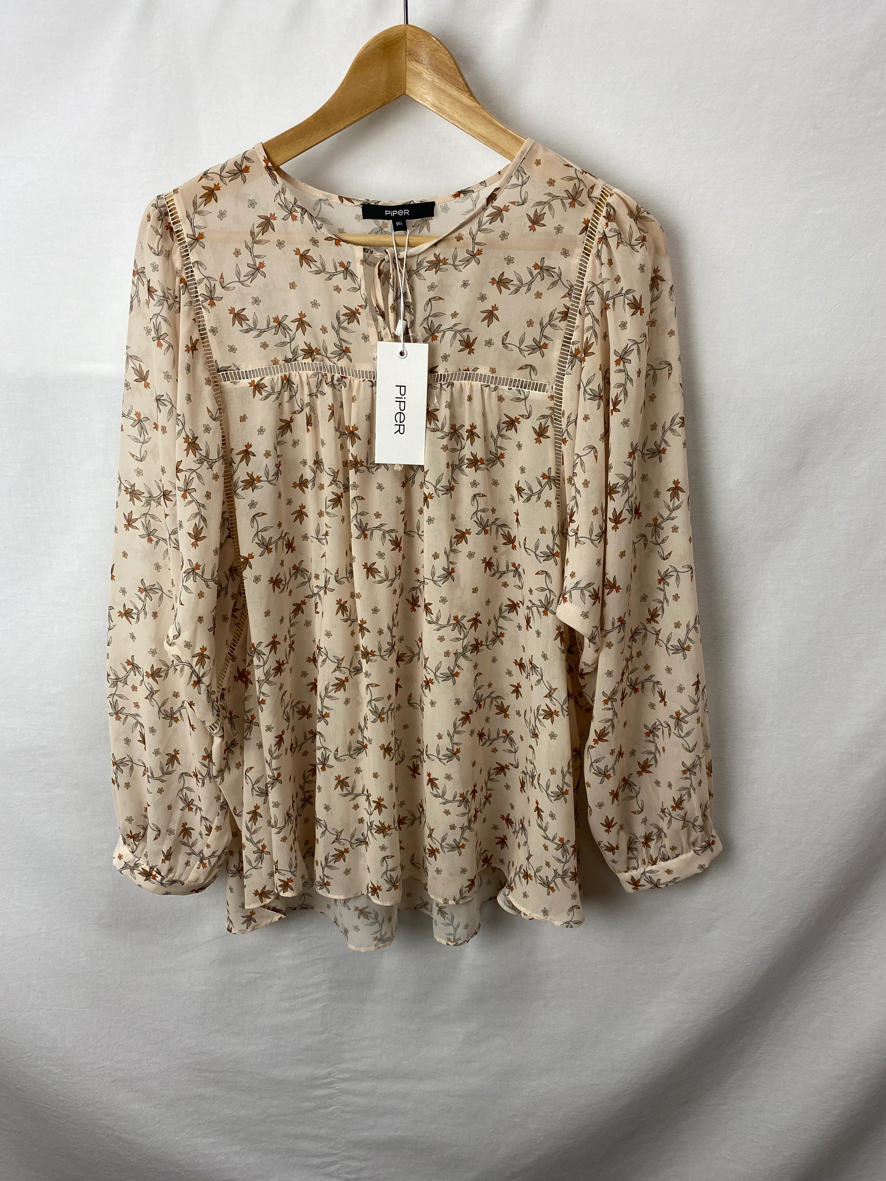 Piper Womens Top Size 16 BNWT