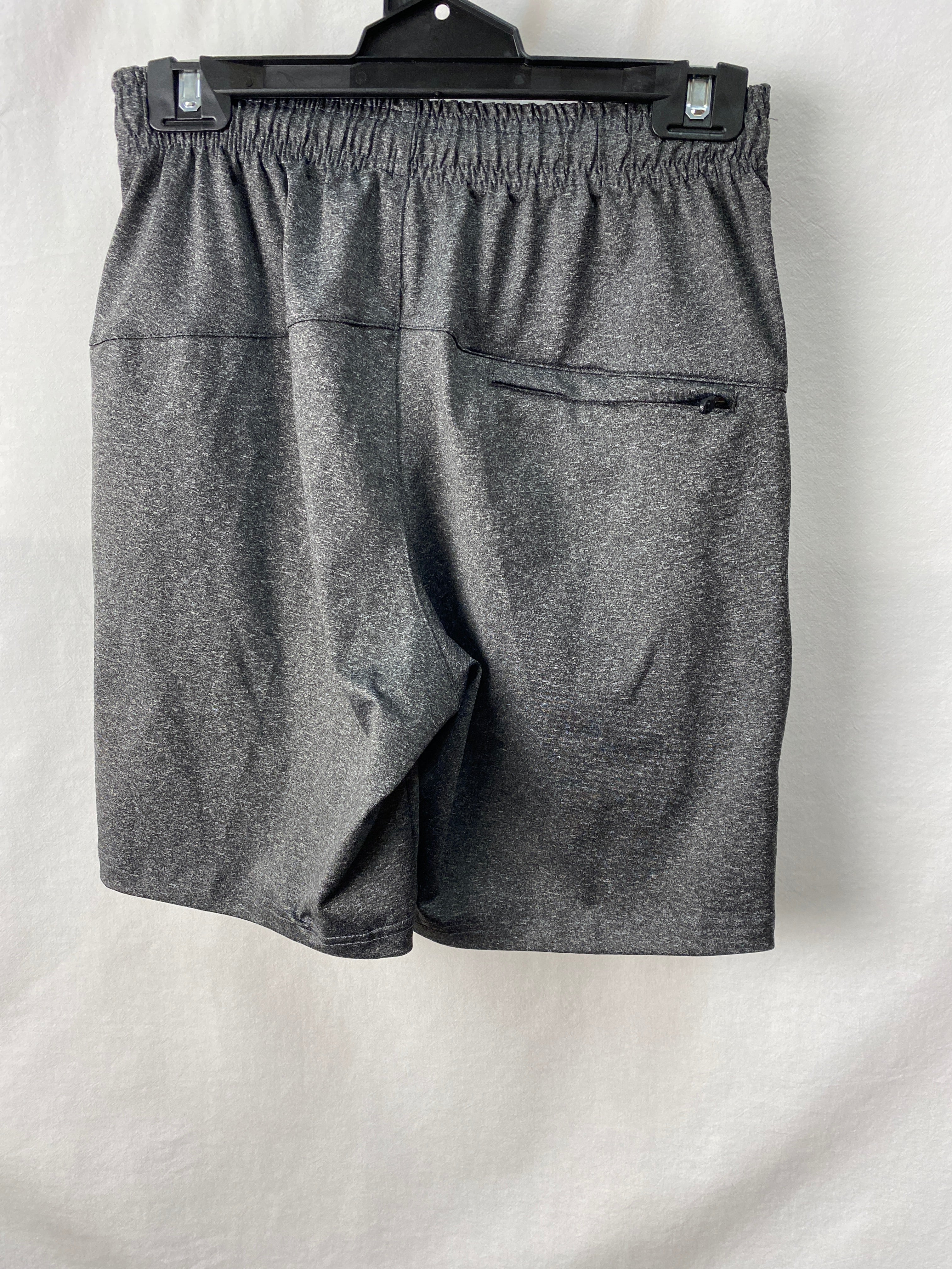 Under Amour Boys Shorts Size M - Image 2