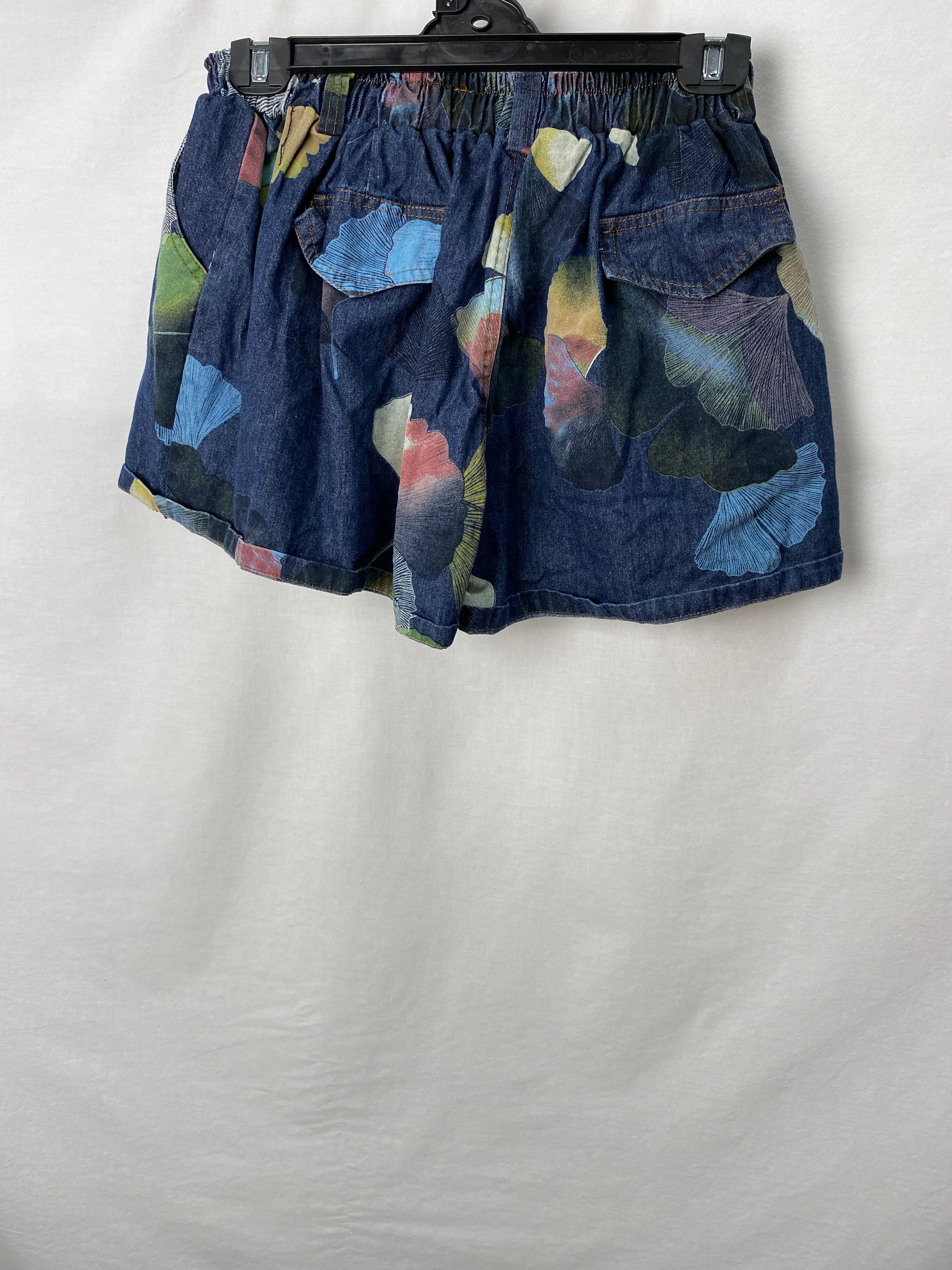 Womens Shorts Size XL (measures 33cm across waist) - Image 2