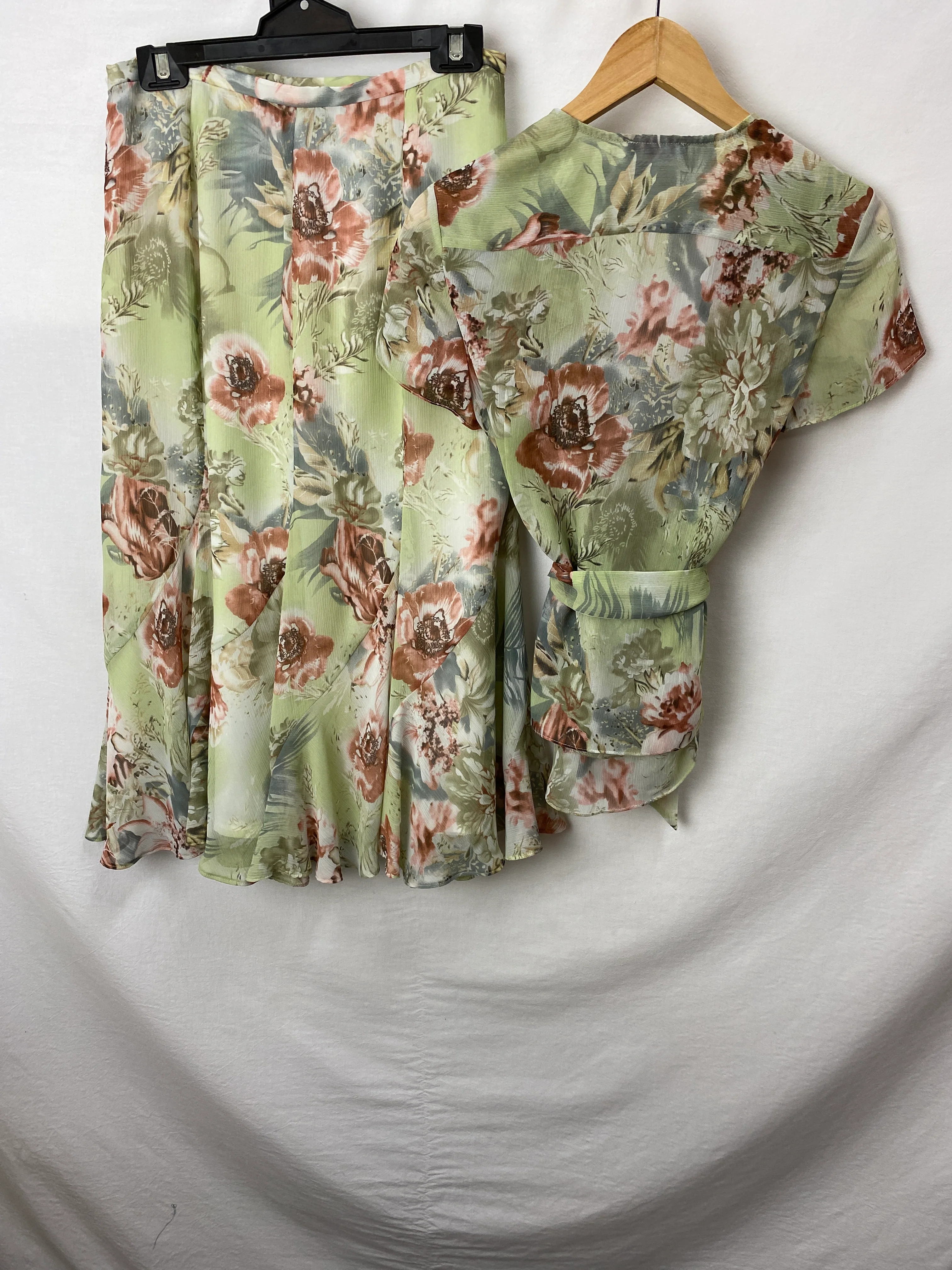 Womens Top Size 10 and Skirt Size 12 - Image 2